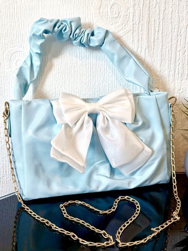 Baby blue faux leather handbag - faux,